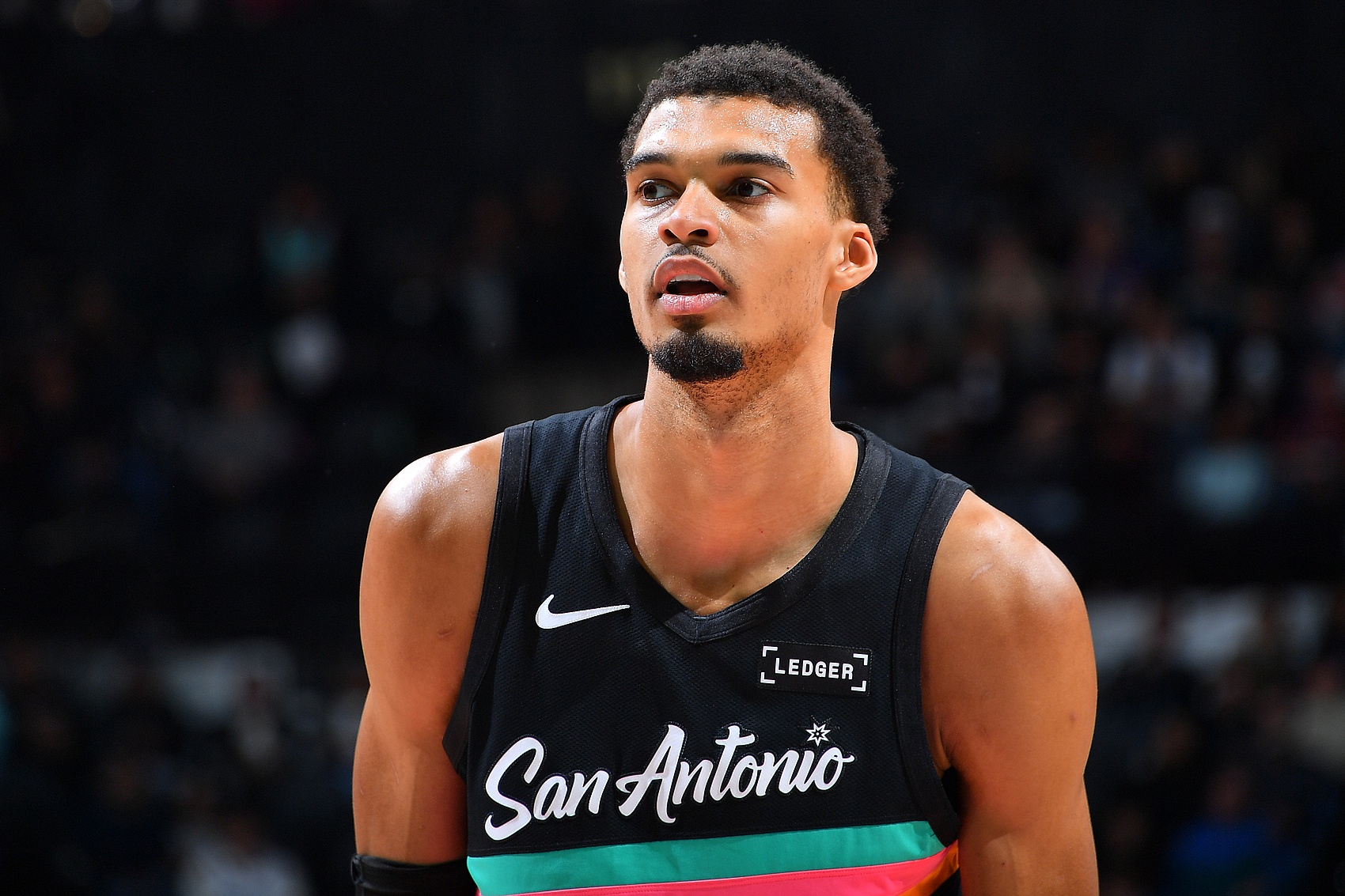 文班：我想湖人是全联盟换防最多的球队 他们也经常收缩协防