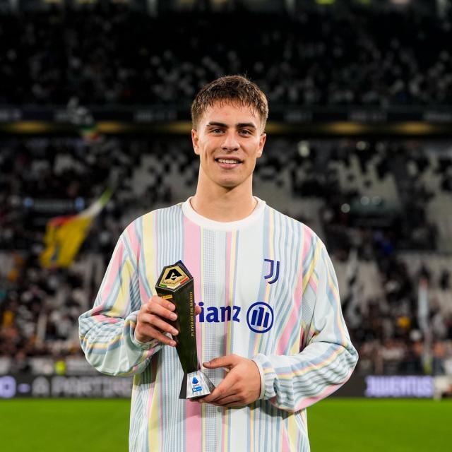 1756084541146030819.jpg yildiz.jpg