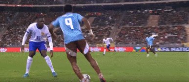 1728948202499060532.gif 比法楚阿梅尼红牌.gif