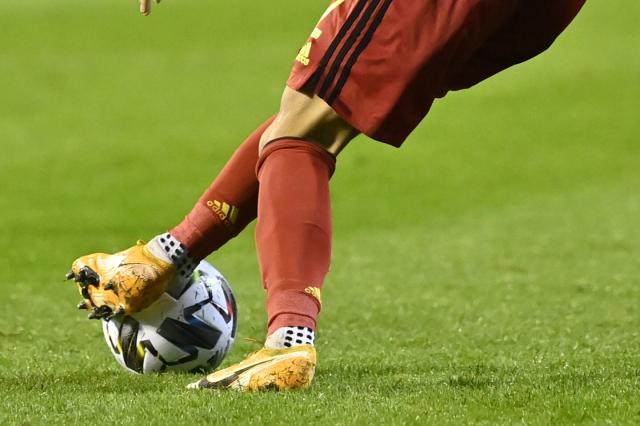 开云体育入口-本土球员报名规定也违法？欧洲法院再将欧足联一军