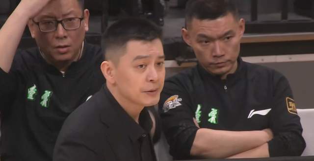 痛快！赵继伟复出砍24+3+7，率四冠王力克强敌，杨鸣第一时间猛夸