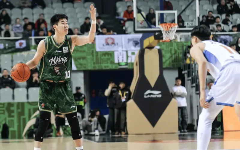 开云体育官方app-郭昊文全场14投仅2中,三分7中1得到9分1篮板6助攻3失误