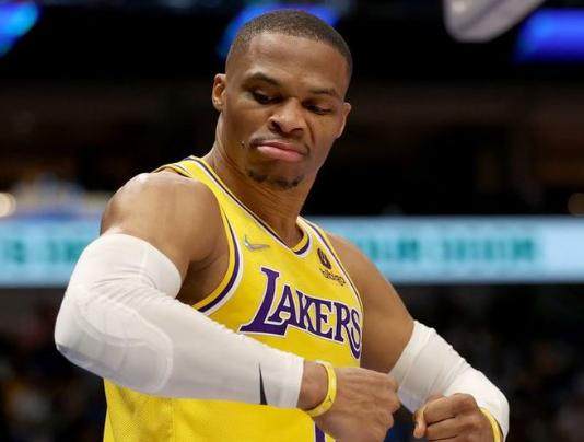 开云体育app-唐斯公开表示韦少刷数据 追梦路见不平阴阳反讽